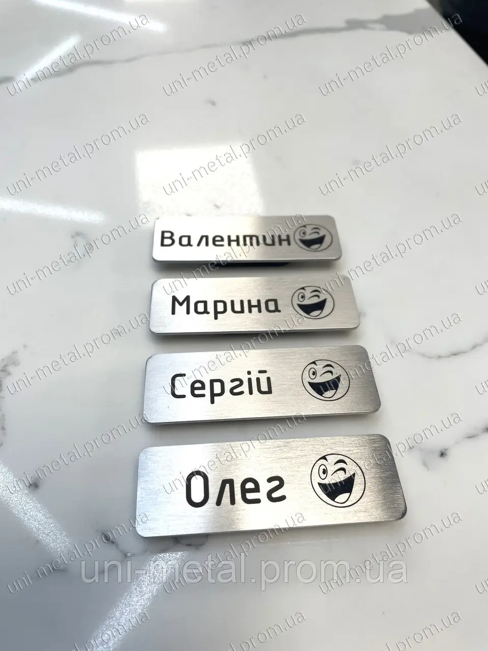 Металеві бейджі на магніті