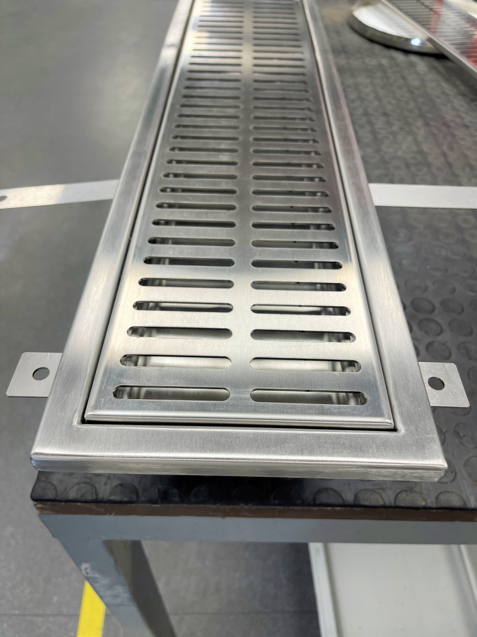 Трап промисловий з нержавіючої сталі AISI 304 125 х 1000 мм